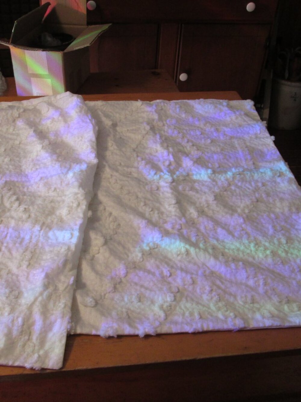 vtg white chenille pillowcases shams 20x26 very elegant good vintage